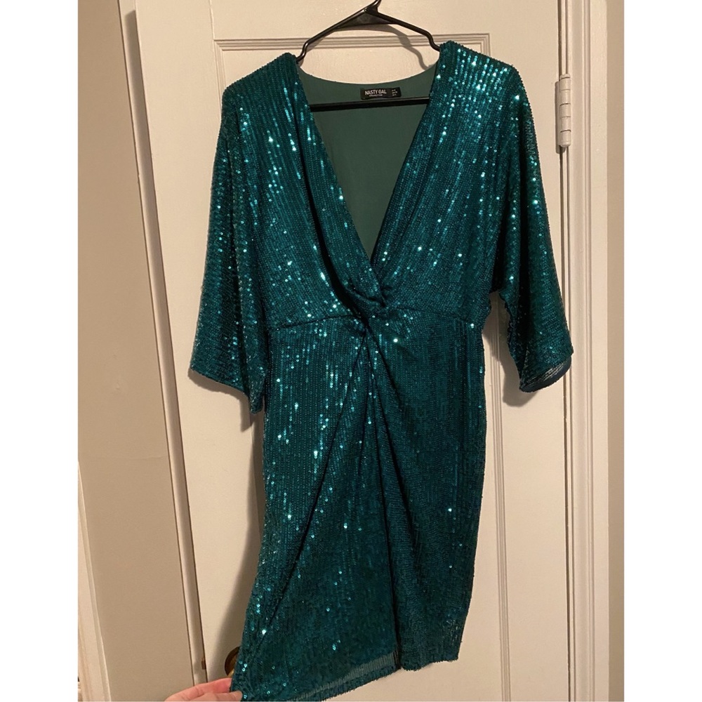 Green Sequin Short Dress With Flowy Sleeves
